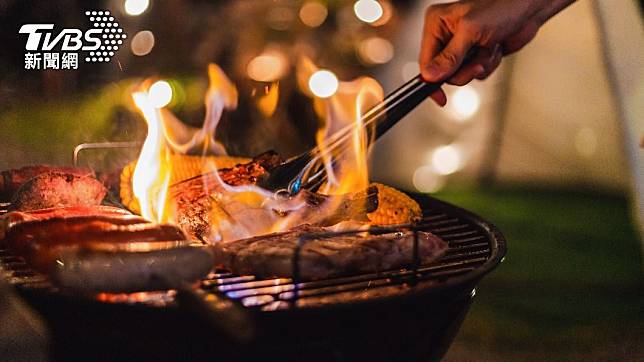 不少民眾中秋節都會烤肉。（示意圖／shutterstock達志影像）