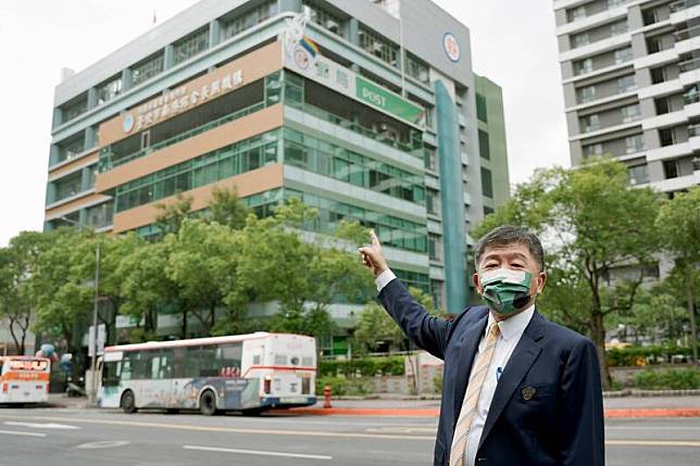 民進黨台北市長候選人陳時中說，南港郵局長照機構是長照服務法施行後，全國第一個由跨部會合作長照機構的示範據點，也是大家一起把事做好的最佳典範。(擷取陳時中臉書)