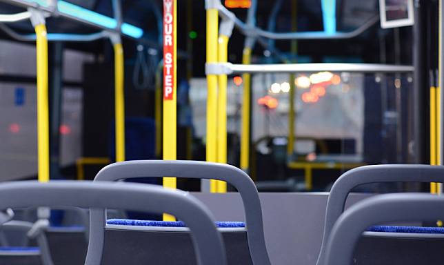 網友透露今日一早搭公車發現一位老人要求小學生讓座。（示意圖／翻攝自pixabay）