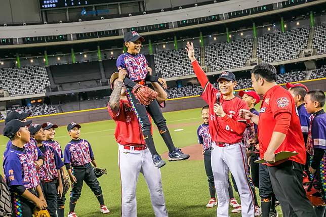 ▲紅葉少棒隊球員胡爵，因滿壘下壓制強打林智勝獲得MVP。（圖／遠雄文教公益基金會）