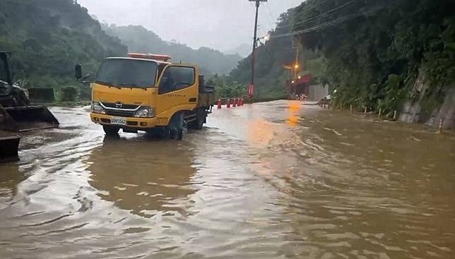 昨天新竹縣午後降下豪雨，山區有積水狀況。翻攝畫面