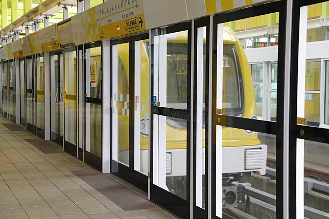 環狀線是台北捷運唯一的環狀路線，路線代表色為黃色，路線代碼為Y，全線分為西環段、南環段、北環段和東環段，目前僅西環段營運中。   圖：取自台北捷運粉絲專頁