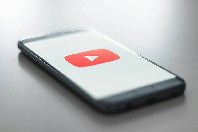 YouTube「學習課程」功能搶先在台上線！首波推出免費「全民 AI 通識課」