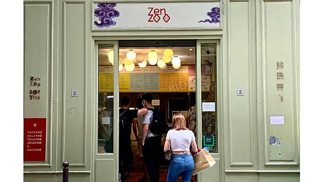 法國第一家台灣珍珠奶茶店zenzoo於2003年成立。截自Taiwan Style en France臉書粉絲專頁。