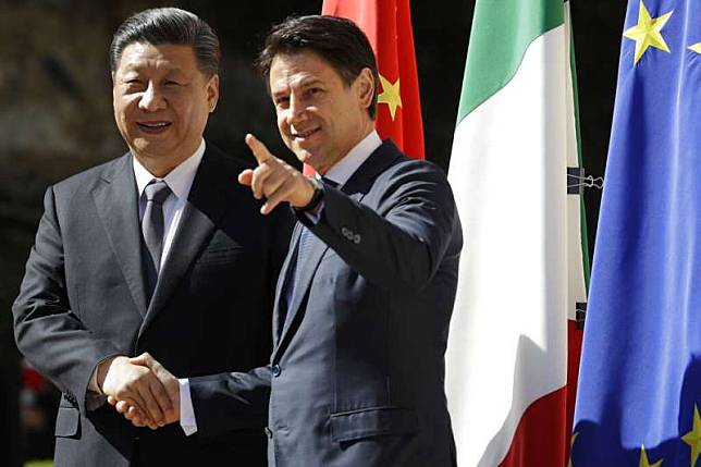 2019年3月23日，中國國家主席習近平和義大利總理孔蒂出席「一帶一路」備忘錄簽署儀式。(美聯社)