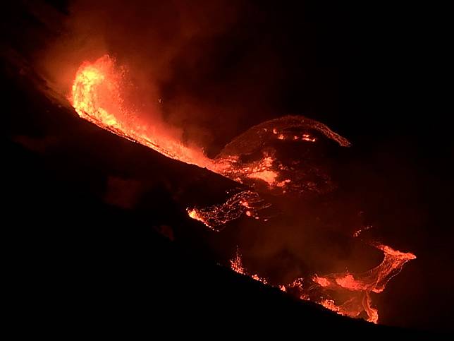 夏威夷奇拉威火山爆發　火山灰直衝天際急避難