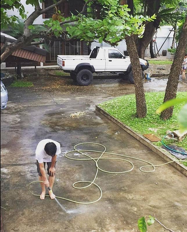 พาชมบ้าน หนุ่ย อำพล นักร้องดังแห่งยุค 90 หลังใช้ชีวิตเป็นโสดในวัย 59 ปี | สยามนิวส์ | LINE TODAY