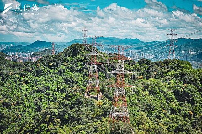 台灣在能源轉型上面對極大的挑戰，廣設電廠、蓋光電板為的是要滿足經濟發展下用電需求大增問題。（資料照／洪煜勛攝）