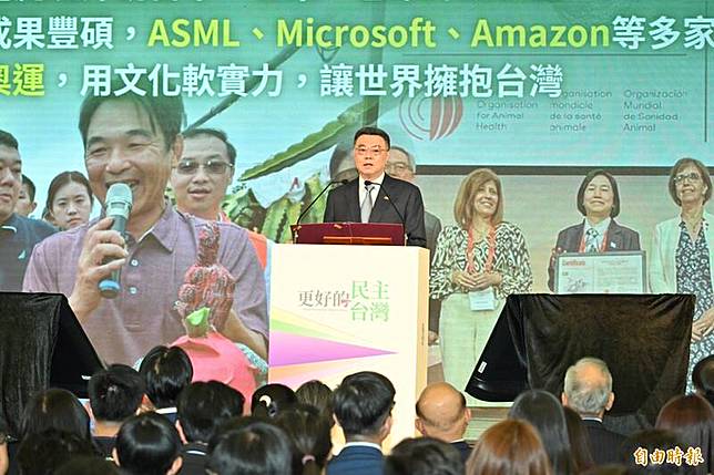 民進黨全代會今天下午在台北國際會議中心登場，行政院長卓榮泰於會中進行施政報告。(記者田裕華攝)