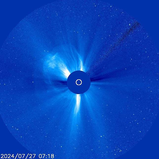 太陽表面活耀區在27日至28日間發生多起顯著的日冕拋射物質事件(CME)，預估今(30日)下午起太陽風暴來襲。(圖擷自中央氣象署天空天氣作業辦公室)