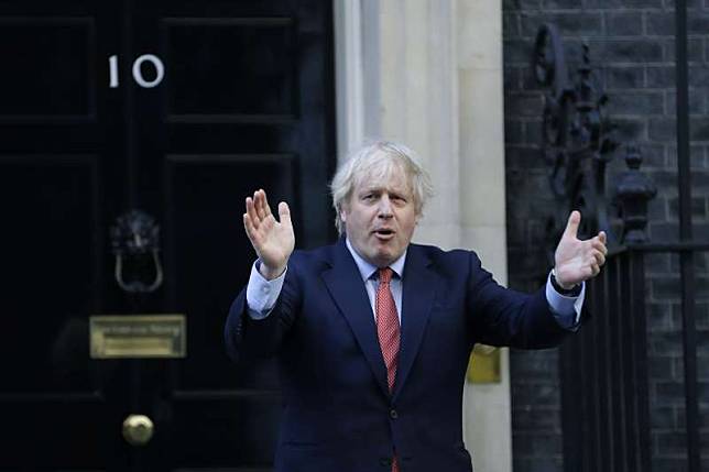 英國首相強森層染上新冠肺炎又痊癒，如今因高級顧問康明斯的違規醜聞面臨重挫。（AP）