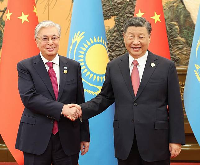 Chinese President Xi Jinping meets with Kazakh President Kassym-Jomart Tokayev at the Great Hall of the People in Beijing, capital of China, Oct. 17, 2023. (Xinhua/Yao Dawei)
