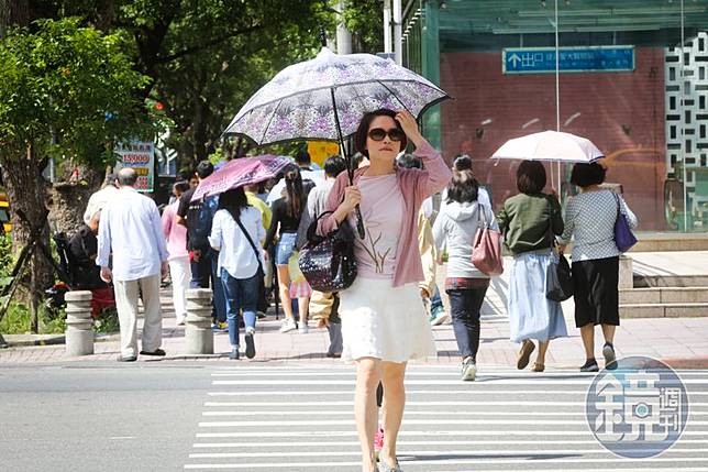 今日各地多雲到晴，週四南方大低壓區環流持續帶來東南至偏南風，水氣也增多。（本刊資料照）