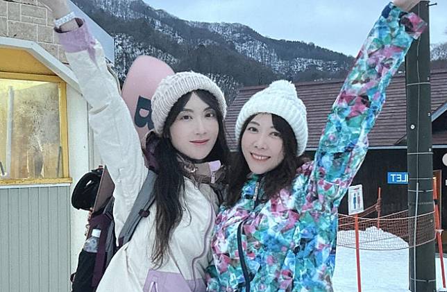 樂檢帶著太座日本旅遊，兩人滑雪造型令驚艷。（圖/陳漢章IG）
