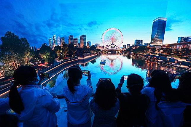 People visit a 5G-powered immersive experience zone at China Grand Canal Museum in Yangzhou, east China's Jiangsu Province, June 14, 2023. (Xinhua/Ji Chunpeng)