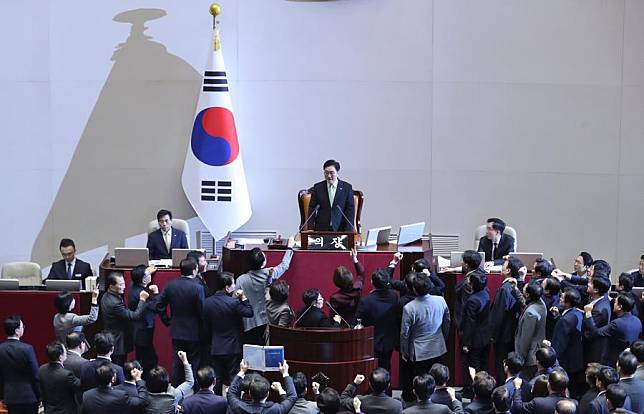 Lawmakers of the ruling People Power Party chant in union in front of the National Assembly Speaker Woo Won-shik (C, up) to boycott the vote to impeach Prime Minister Han Duck-soo who has been serving as acting president, in Seoul, South Korea, Dec. 27, 2024. (Xinhua/Yao Qilin)