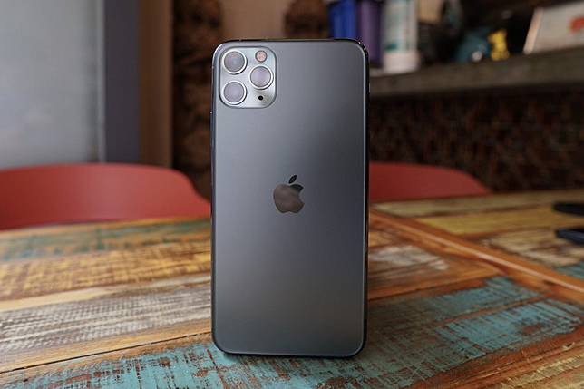 iPhone 11 Pro Max full review triple lens camera an all day battery at last and bokeh cat photos to boot South China Morning Post LINE TODAY