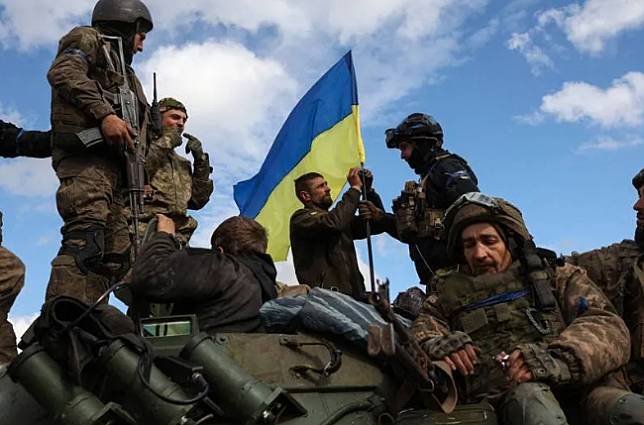 烏克蘭官員昨（8）日宣布，烏軍已在巴赫姆特展開攻勢。圖為烏軍 圖 : 翻攝自甡產隊