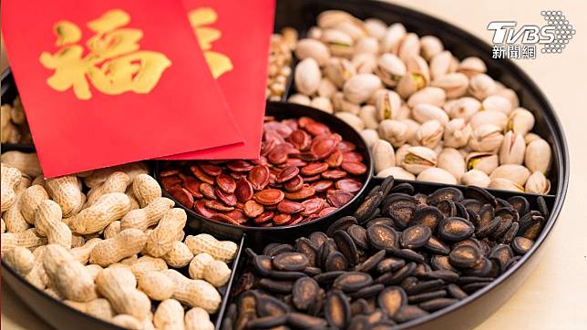 瓜子、炒花生皆是皮膚癢元凶的食物。（示意圖／shutterstock達志影像）