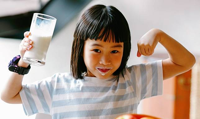 「鮮奶週報-生生喝鮮奶」4月開始推動！18個QA一次瞭解，數位學生證不見了怎麼辦，記得可以用「這方法」領取