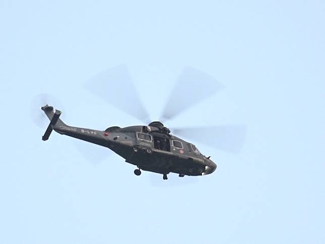 解放軍駐香港部隊表示，一架直升機昨日在大欖公園一帶執行訓練任務時失事。（港台圖片）