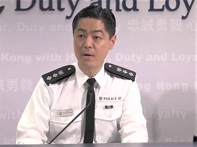 郭嘉銓指警方拘12人涉阻礙交通包括6學生1教師 (香港警察facebook)