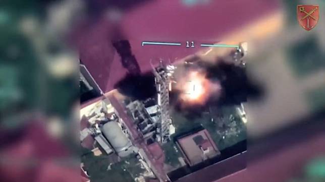 烏克蘭利用無人機攻擊俄軍在蛇島設立的 2 軍事基地。   圖 : 翻攝自烏克蘭軍方