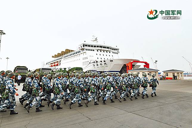 「渤海輪渡」集團配合輪渡裝載、機動、卸載等軍事演訓。   圖：翻攝中國軍網