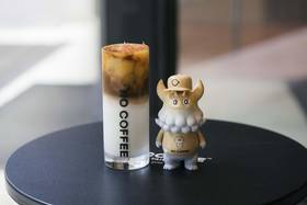 NO COFFEE × T9G第三度聯名！楊枝甘露拿鐵登場，RANGEAS Jr.公仔台灣首