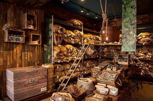 ▲「姚德和青草號」大變身，從青草茶街邊攤，翻身文青風質感老舖。（圖/臺北市政府）