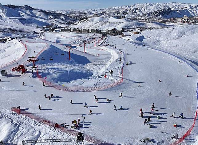 An aerial drone photo shows a view of Jiangjunshan Ski Resort in Altay, northwest China's Xinjiang Uygur Autonomous Region, Jan. 24, 2025. (Xinhua/Hu Huhu)