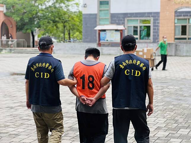 吳男涉違反跟騷法，遭警四分局移送台南地檢署，訊後以一萬元交保。 （民眾提供）