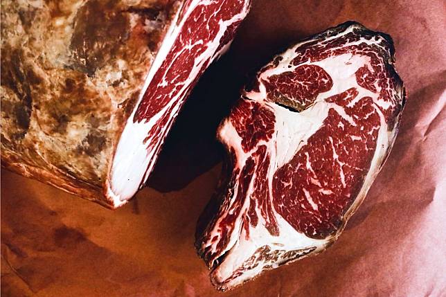 「熟成」肉是在夯什麼？熟成牛、豬、雞、魚肉都問市，肉品專家大解析