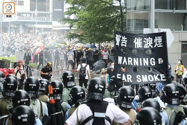 反修例示威衝突令社會嚴重撕裂，港府擬成立獨立檢討委員會以檢視成因。