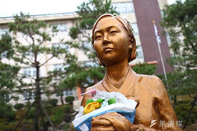 南韓大邱市大邱女子商業高等學校內和平少女像。（顏麟宇攝）