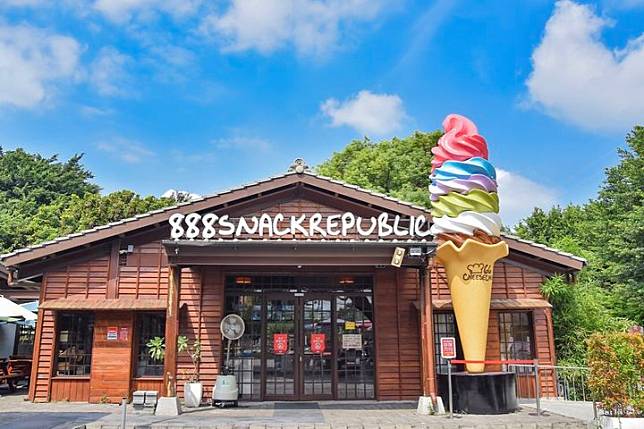 體驗秒飛北海道 六色彩虹冰淇淋吃起來