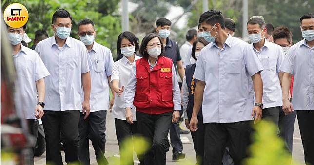 高爾夫球代工四雄拚旺季　明揚驚爆引台塑董座小英總統現場探視