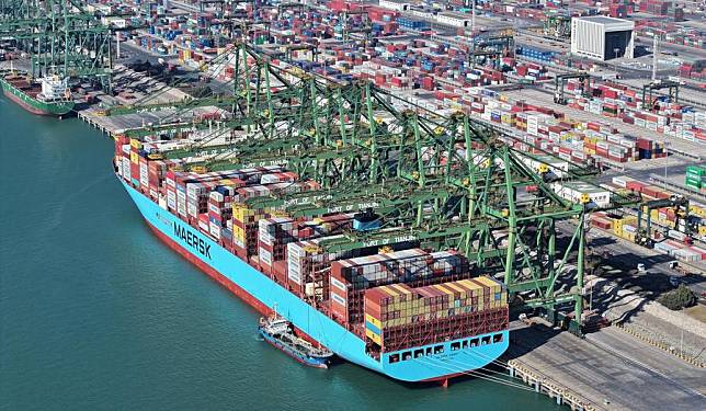 An aerial drone photo taken on March 20, 2024 shows a container ship berthing at the Tianjin Port in Tianjin, north China. (Xinhua/Zhao Zishuo)