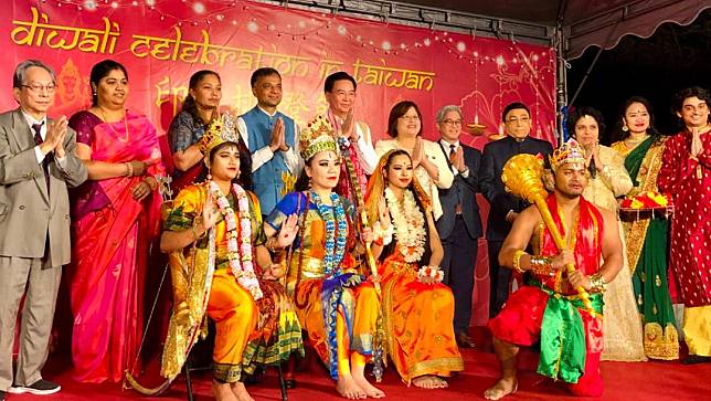 台北印度愛樂中心及在台印度人社團（Indians in Taiwan）今（11/24）日在台北賓館舉辦「2023年印度排燈節（Diwali）盛宴」。李佳穎攝