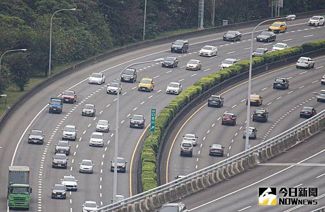 返鄉 塞車 車 高速公路 車潮