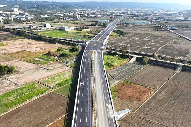 彰化縣內第三條南北向主要幹道「東彰道路」剛通車就出現集體逆向違規狀況，該道路不僅有望成為國3替代路線，也讓往返高鐵台中站的時間大幅縮短。（圖／翻攝王惠美粉專）