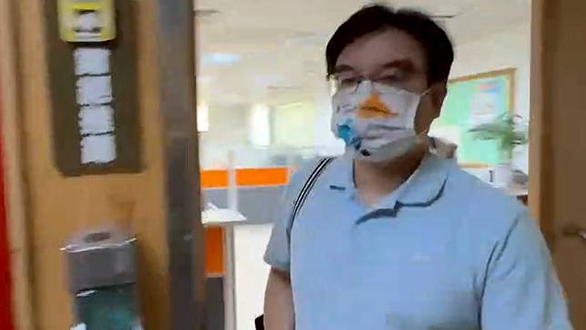 司法人員今26 日到台南市政府搜索。讀者提供