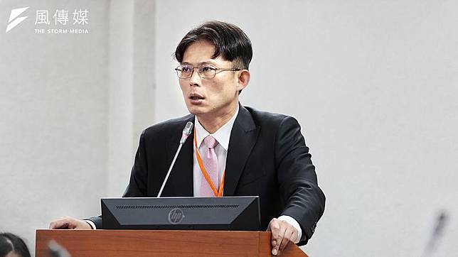 民眾黨主席立法委員黃國昌今（8）日痛批，民進黨真把國家當自己家？還想自圓其說這不是報復，真的是把人民當笨蛋。（柯承惠攝）