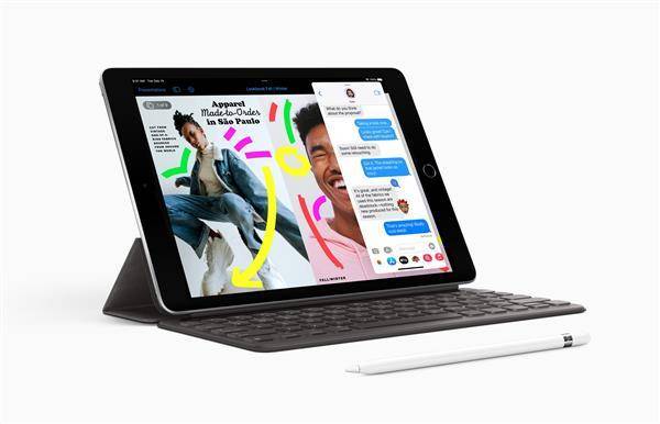 去年9月推出的10.2吋入門級iPad（第9代），售價僅10,500元，內建Lightning介面。（圖片來源／蘋果提供）