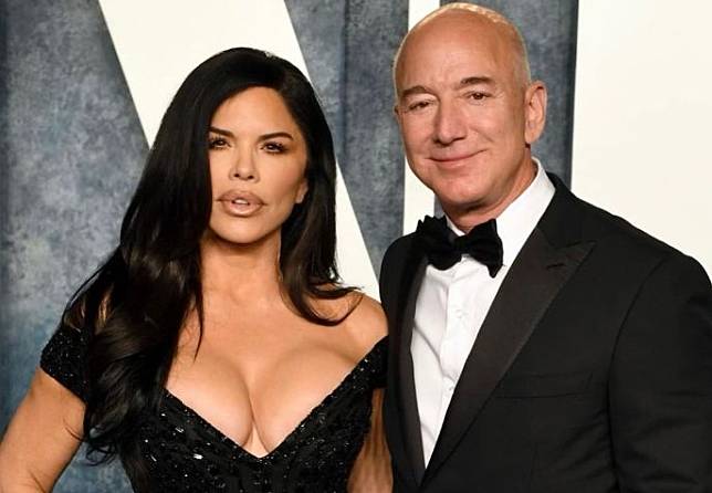 亞馬遜創辦人貝佐斯（Jeff Bezos）傳出與女友桑契斯（Lauren Sanchez）訂婚了。（翻攝自Lauren Sánchez IG）