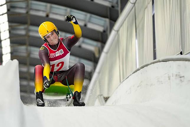 Antonia Pietschmann of Germany celebrates after the women's singles run 2 of the luge event at the Gangwon 2024 Winter Youth Olympic Games in Pyeongchang, South Korea, Jan. 20, 2024. (Xinhua/Zhang Xiaoyu)
