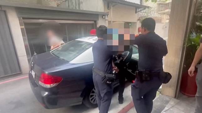 萬華砍人案，王男被依現行犯逮捕。讀者提供