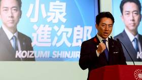 2025年10月4日，日本自民黨舉行黨魁選舉，農林水產大臣小泉進次郎上台發言。路透社資料照
