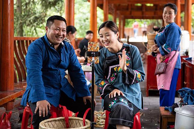 Ma Huihuang (L), then head of the poverty alleviation work team in Shibadong, promotes local products via live-streaming together with villager Shi Linjiao in Shibadong Village of Xiangxi Tujia and Miao Autonomous Prefecture, central China's Hunan Province, May 15, 2020. (Xinhua/Chen Sihan)