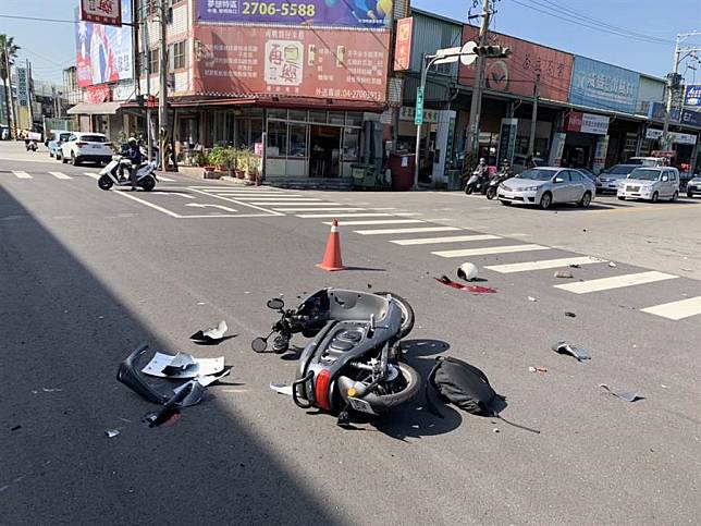 （更新）東海女大生騎機車撞轎車不治  單親的林母哀慟崩潰